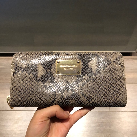 Michael Kors Snake Print wallet SOLD EBay - Picture 1 of 9